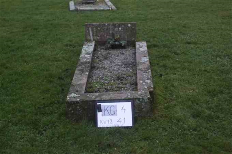 Grave number: 4 12    41