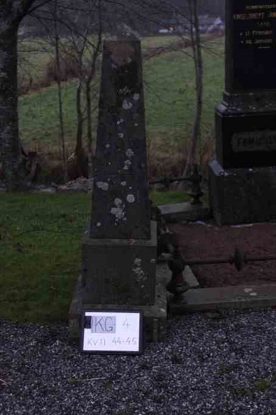 Hautatunnus: 4 11    44-45