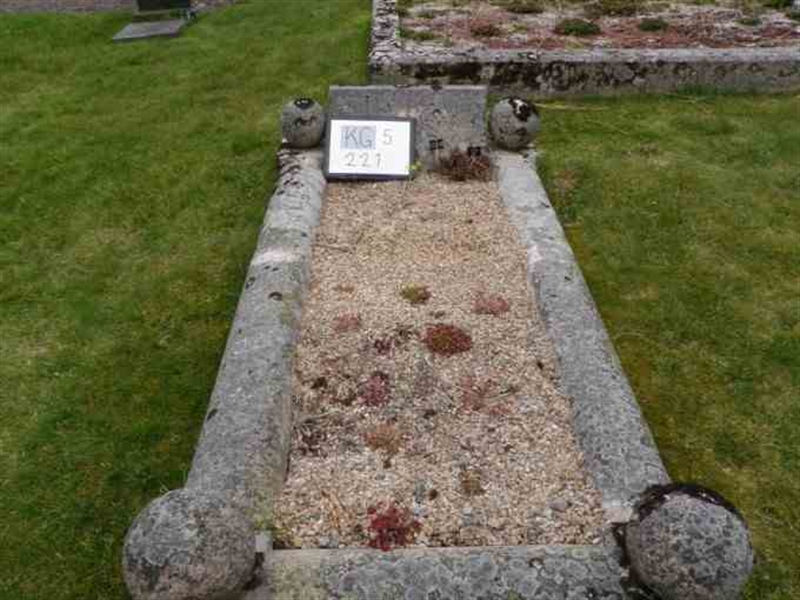 Hautatunnus: 5   221-1