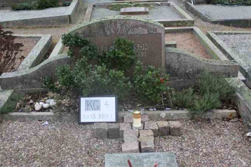 Hautatunnus: 4 13   550-551