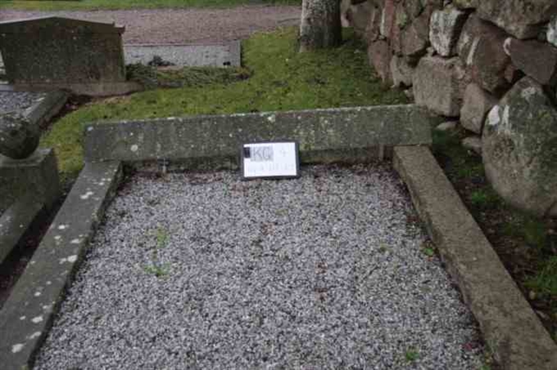 Hautatunnus: 4 11   211-212