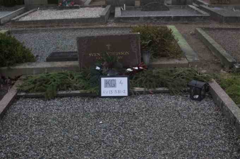 Hautatunnus: 4 13   581-582