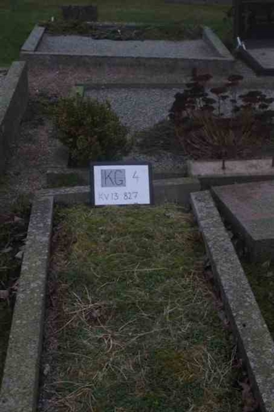 Gravnummer: 4 13   827