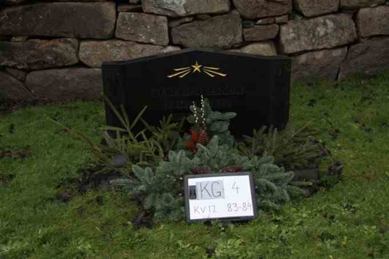 Gravnummer: 4 12    83-84