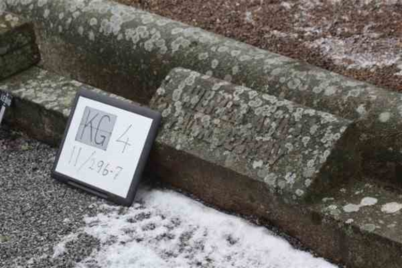 Gravnummer: 4 11   296-297