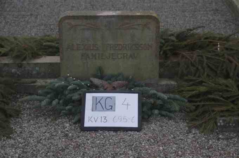 Gravnummer: 4 13   695-696