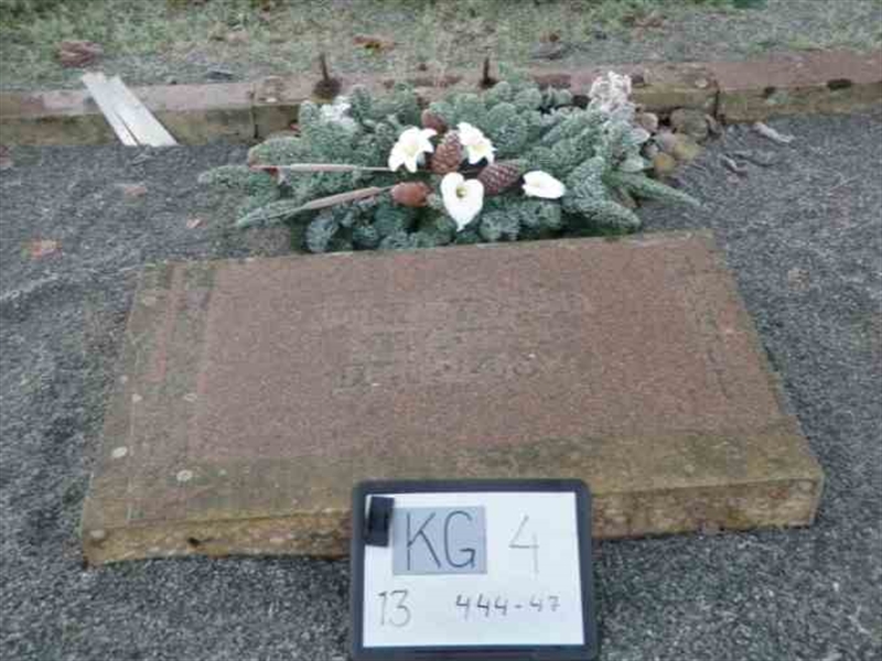 Hautatunnus: 4 13   444-447