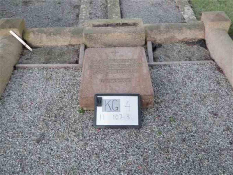 Hautatunnus: 4 11   107-108