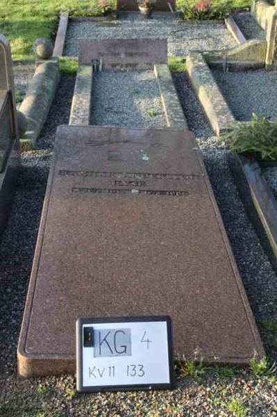 Hautatunnus: 4 11   133