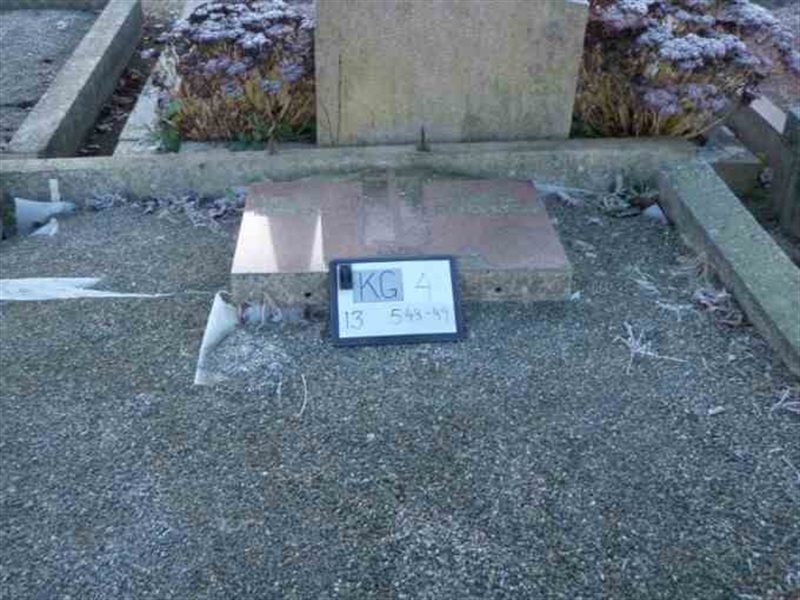 Gravnummer: 4 13   548-549