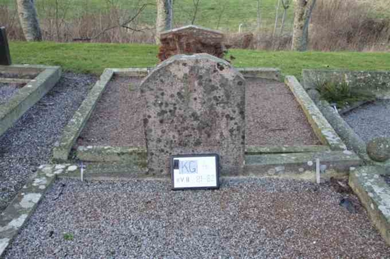 Hautatunnus: 4 11    81-82