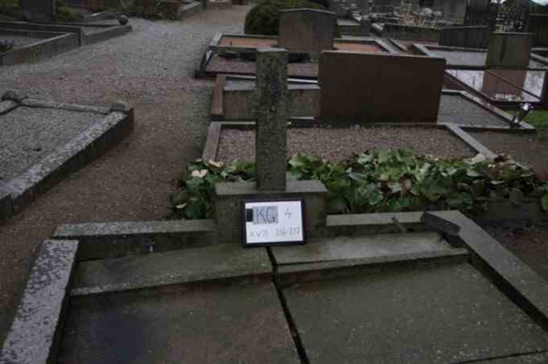 Hautatunnus: 4 11   216-217