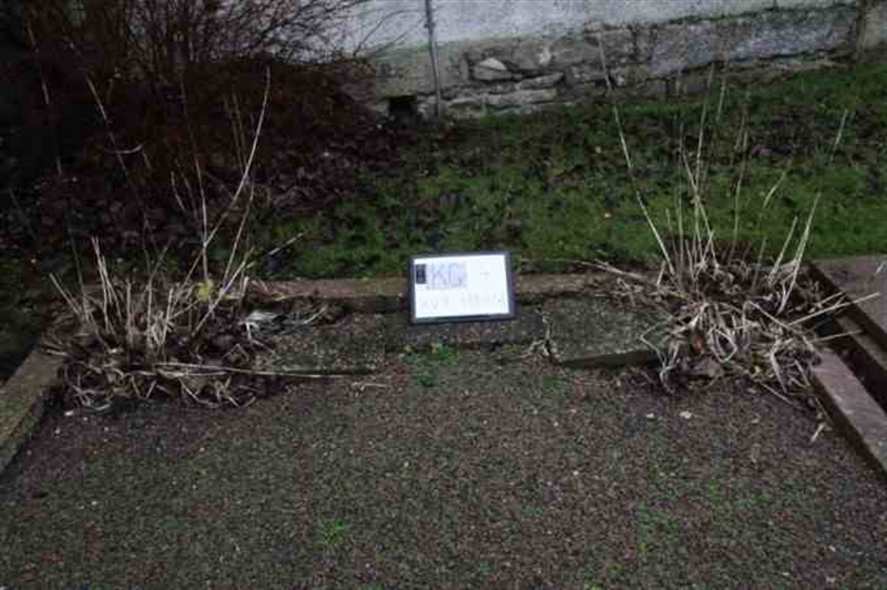 Hautatunnus: 4 11   235-236