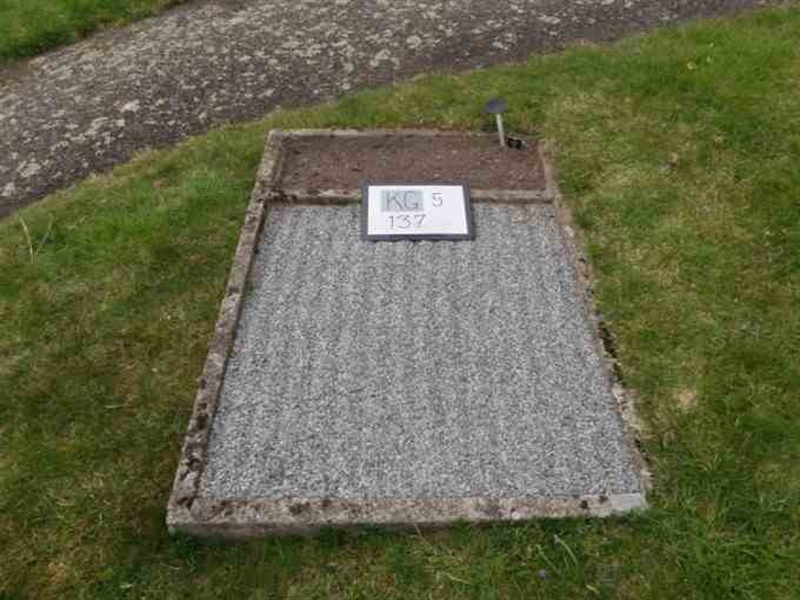 Grave number: 5   137-1