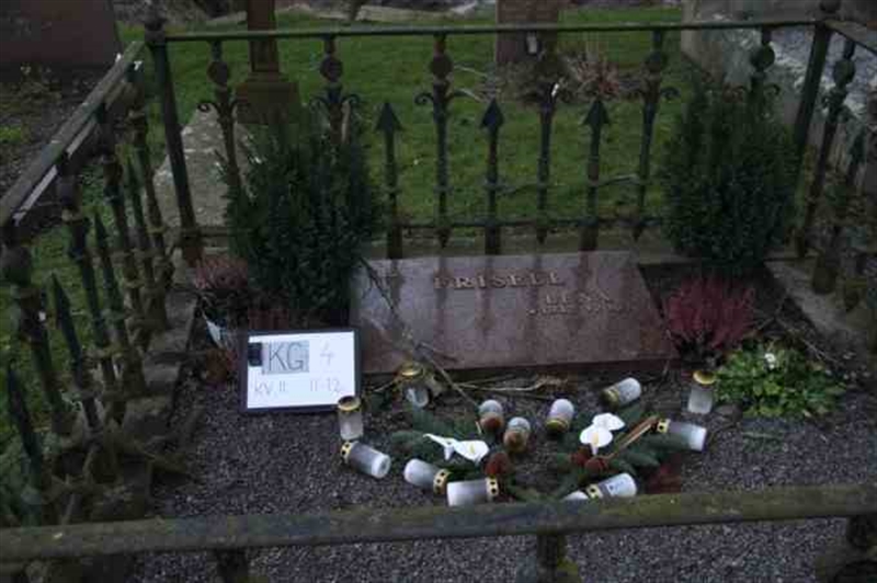 Hautatunnus: 4 11    11-12