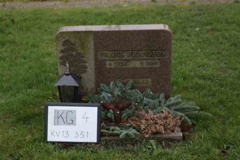 Gravnummer: 4 13   351