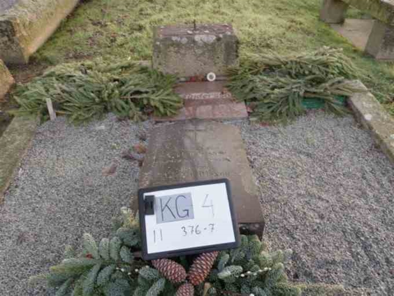 Hautatunnus: 4 11   376-377