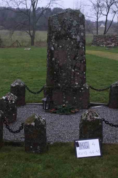 Grave number: 4 12    44-45