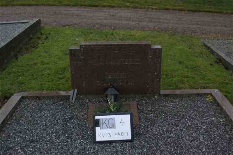 Gravnummer: 4 13   440-441