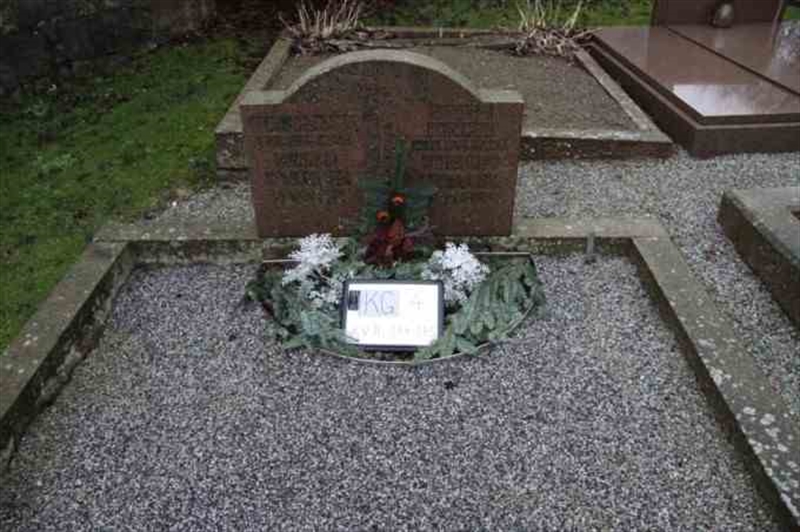 Hautatunnus: 4 11   244-245