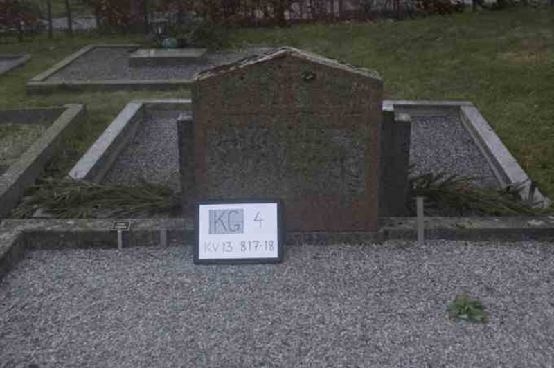 Hautatunnus: 4 13   817-818