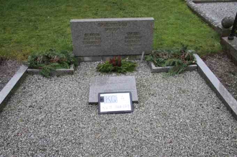 Hautatunnus: 4 11   268-269