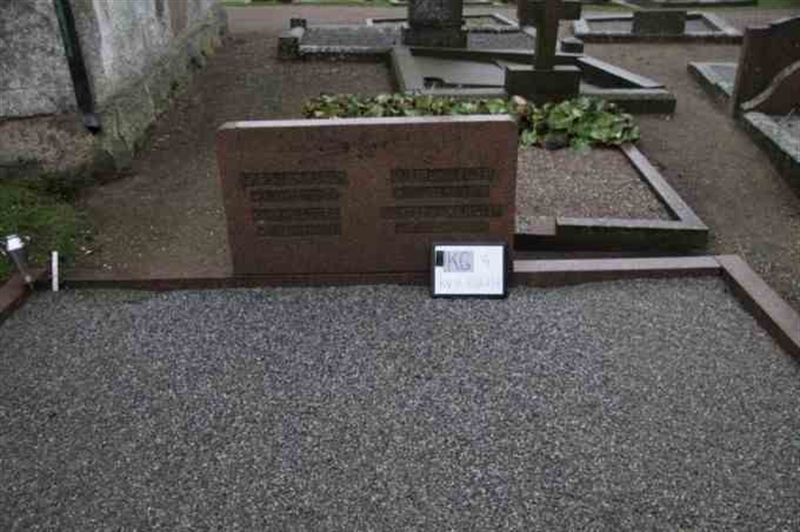 Hautatunnus: 4 11   226-228