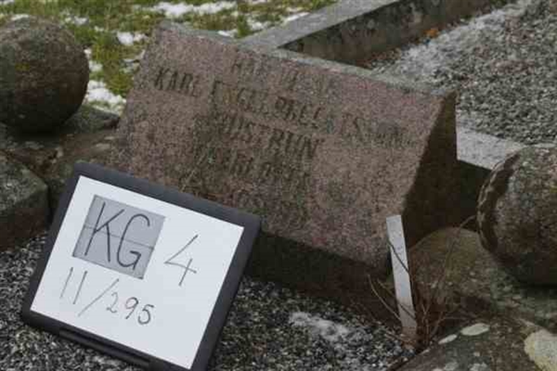 Hautatunnus: 4 11   295