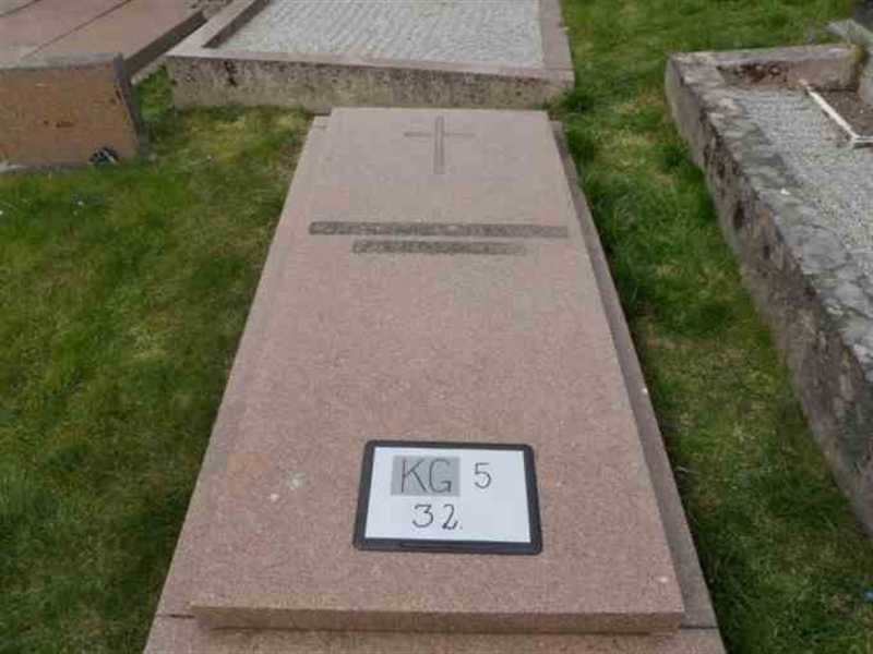 Gravnummer: 5    32-1