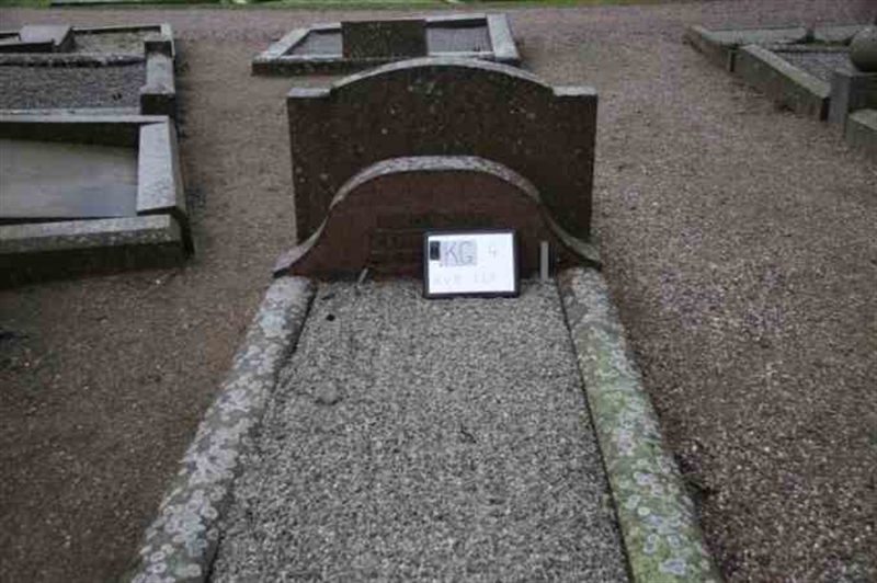 Grave number: 4 11   220