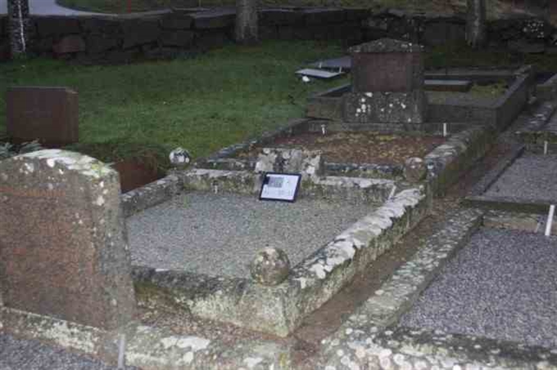 Hautatunnus: 4 11   351-352