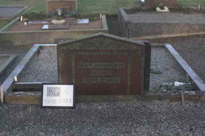 Hautatunnus: 4 13   677-678