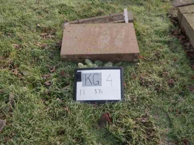 Hautatunnus: 4 11   371