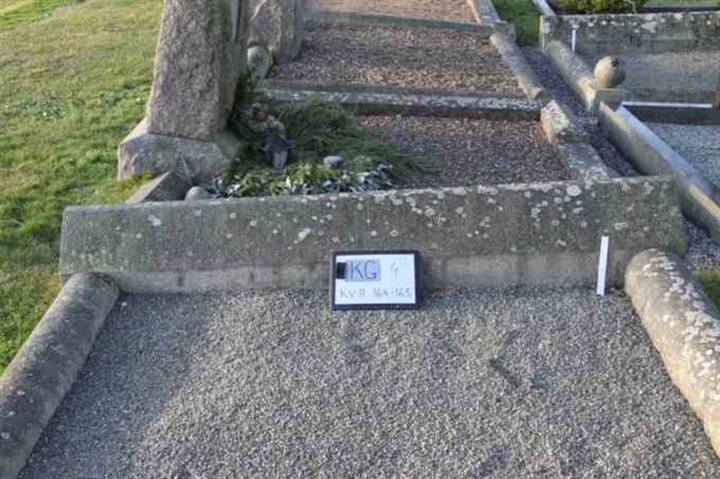 Hautatunnus: 4 11   164-165