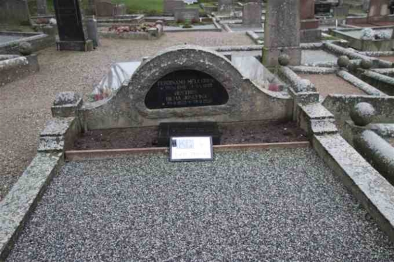 Hautatunnus: 4 11   261-262