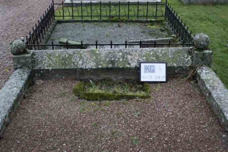 Hautatunnus: 4 13   318-319