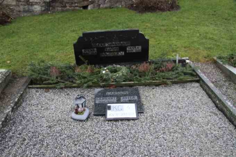 Hautatunnus: 4 11   270-271