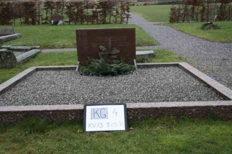 Hautatunnus: 4 13   370-371