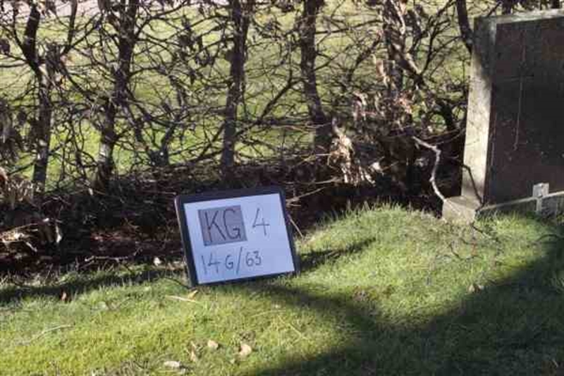 Hautatunnus: 4 14-G    63