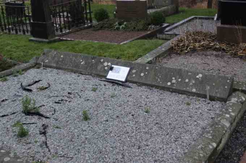 Hautatunnus: 4 11    62-64