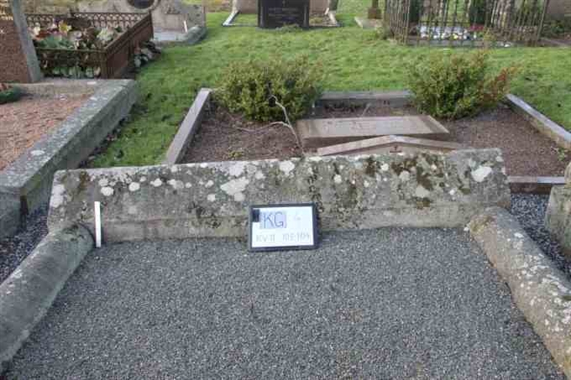 Hautatunnus: 4 11   103-104