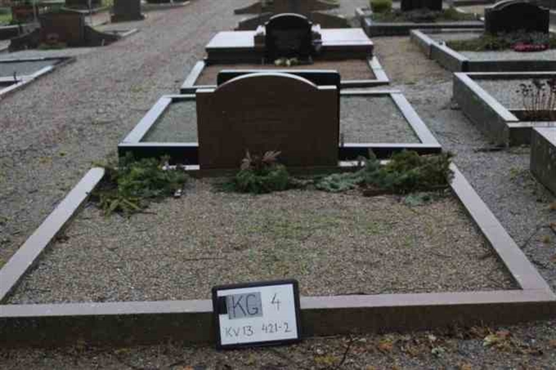 Hautatunnus: 4 13   421-422