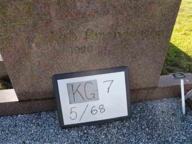 Gravnummer: 7 05    68-1