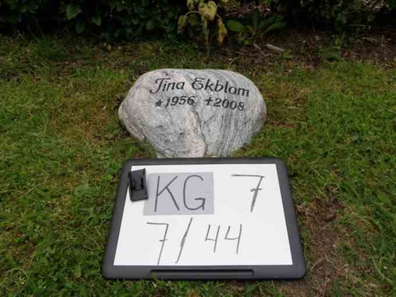 Gravnummer: 7 07    44