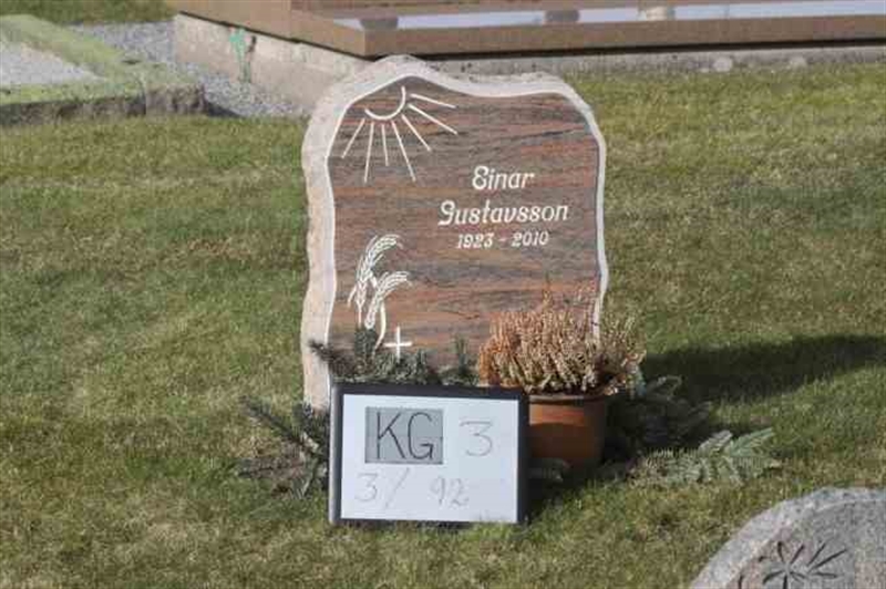 Gravnummer: 3 03    92