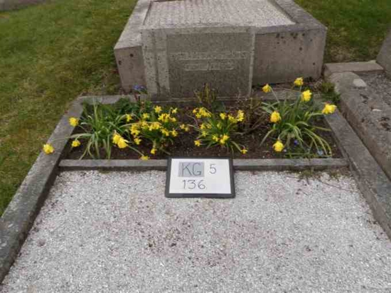 Gravnummer: 5   136-2