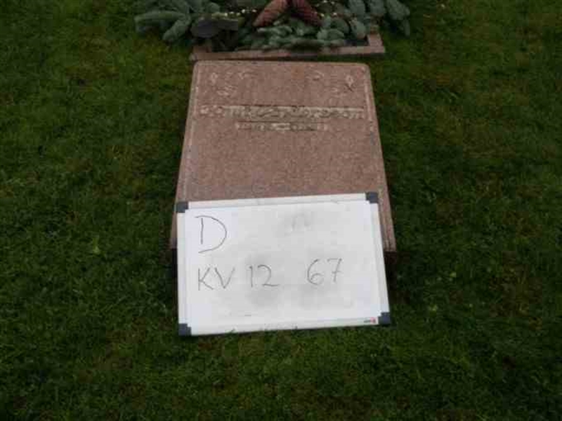 Gravnummer: 3 12    67