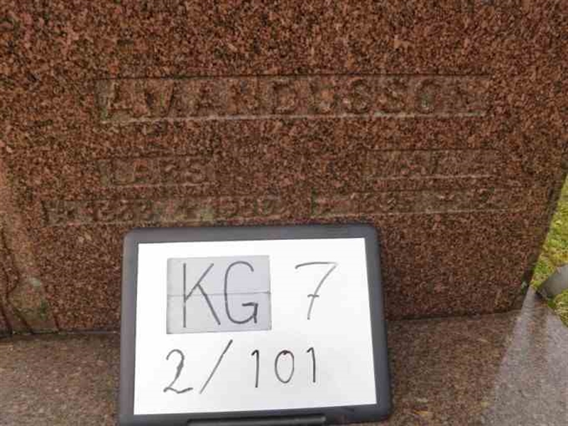 Gravnummer: 7 02   101-2