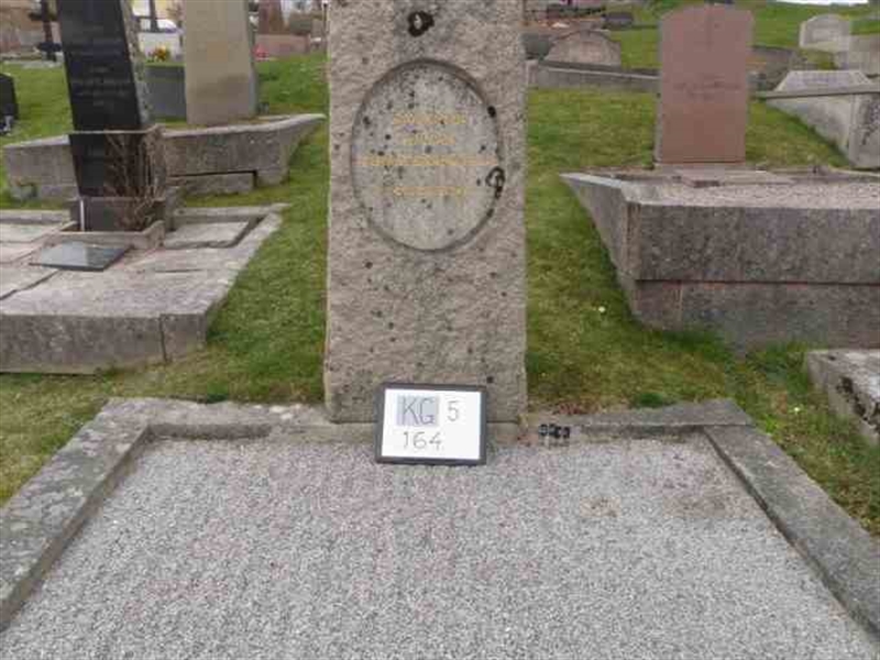 Gravnummer: 5   164-2