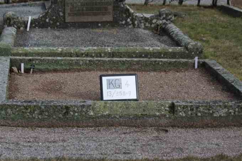 Hautatunnus: 4 13   858-859